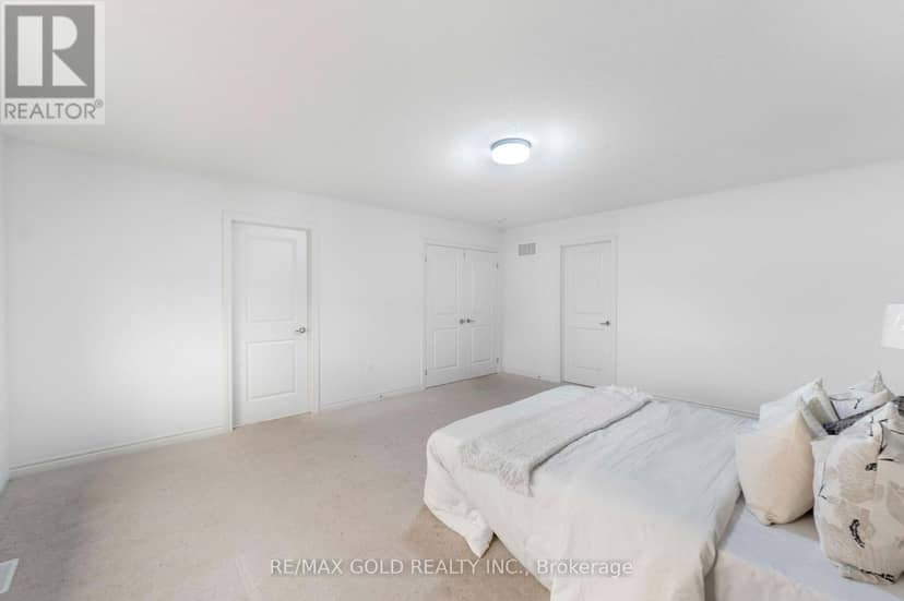 9 Sandhill Crescent — photo 31 of 40