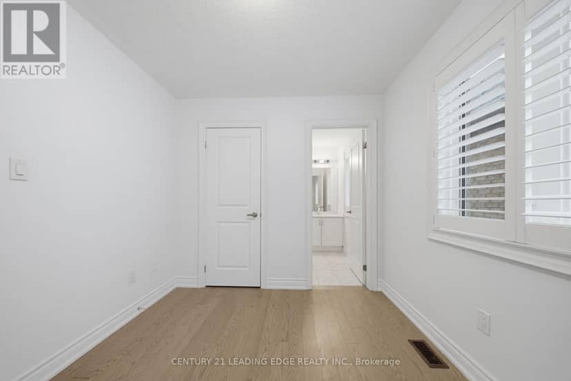28 Liam Lane — photo 23 of 38