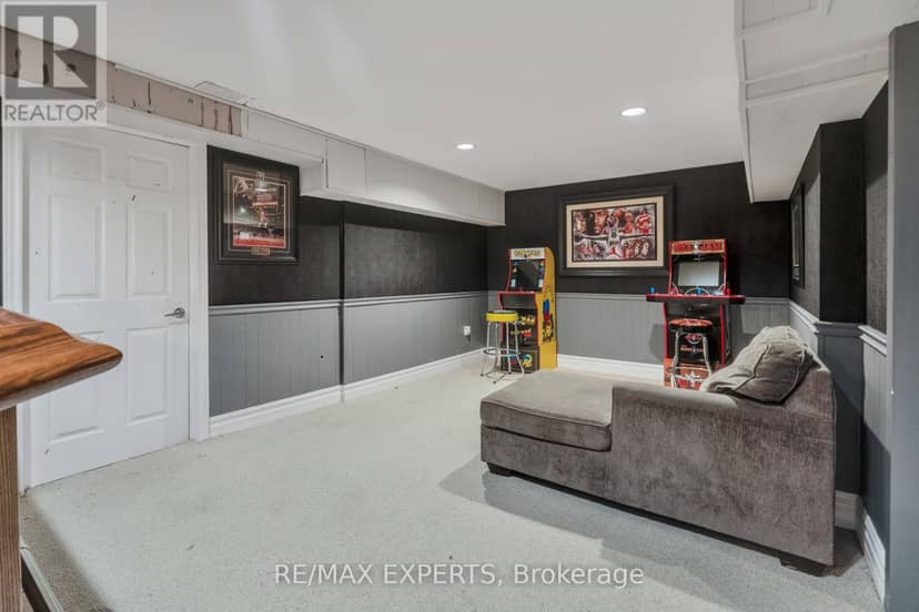 61 Fisher Street — photo 27 of 40