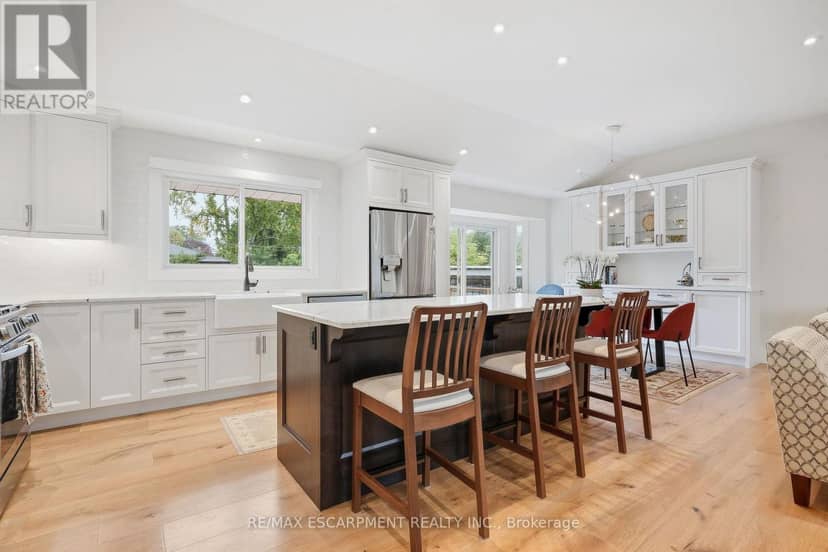 502 Karen Drive, Burlington, photo 8