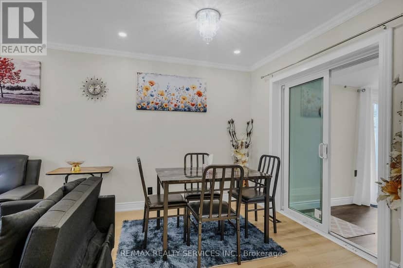 17 Avening Drive — photo 12 of 40