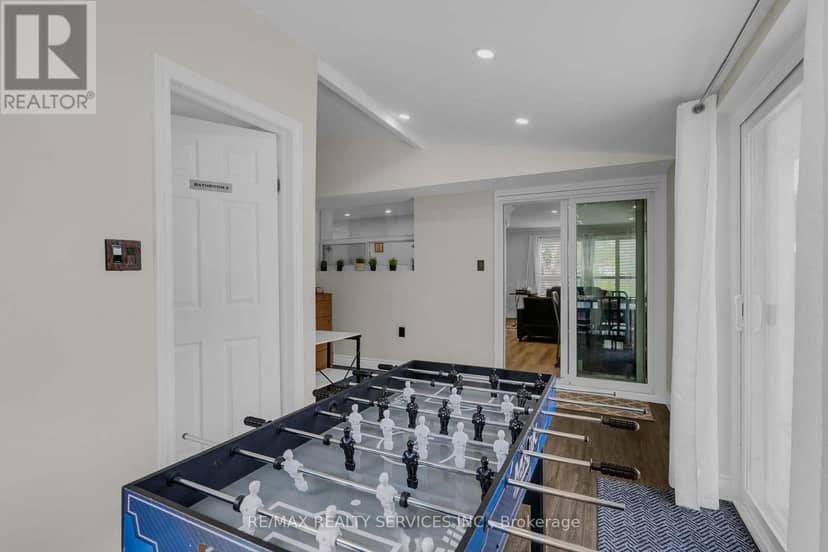 17 Avening Drive — photo 14 of 40