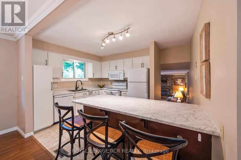 137 White Pine Crescent — photo 11 of 31