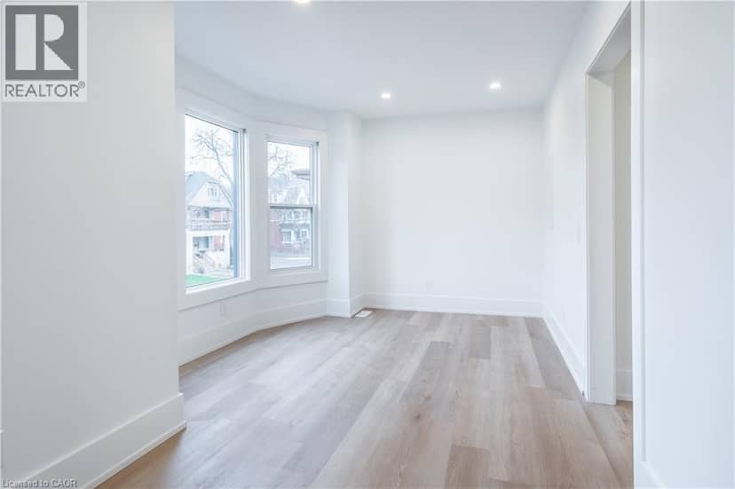 204 BALSAM Avenue S — photo 20 of 40