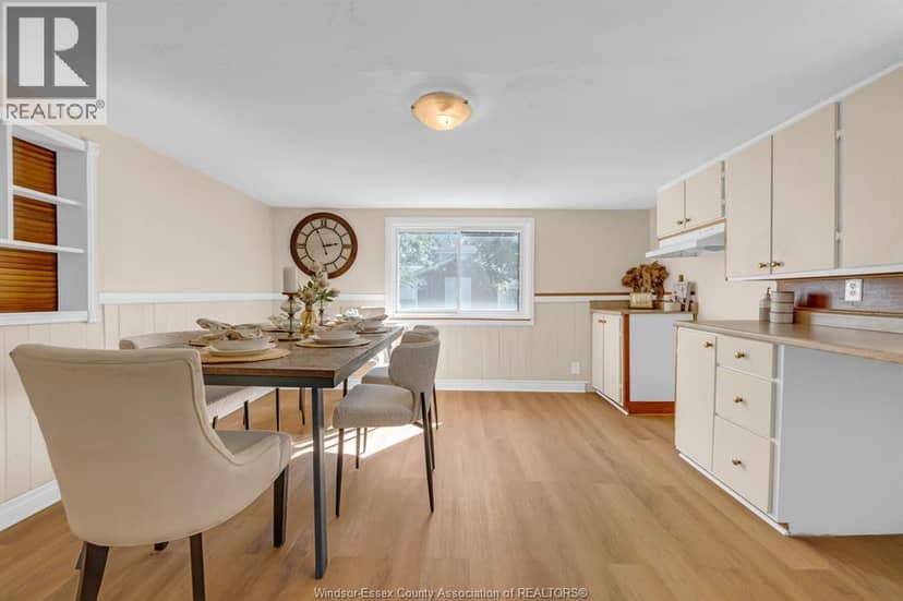 1057 Oak AVENUE — photo 10 of 40