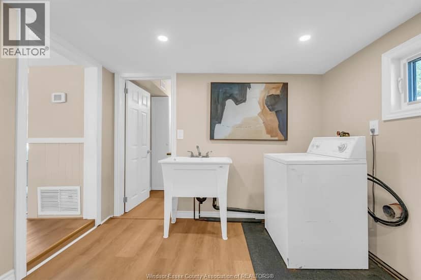 1057 Oak AVENUE — photo 15 of 40