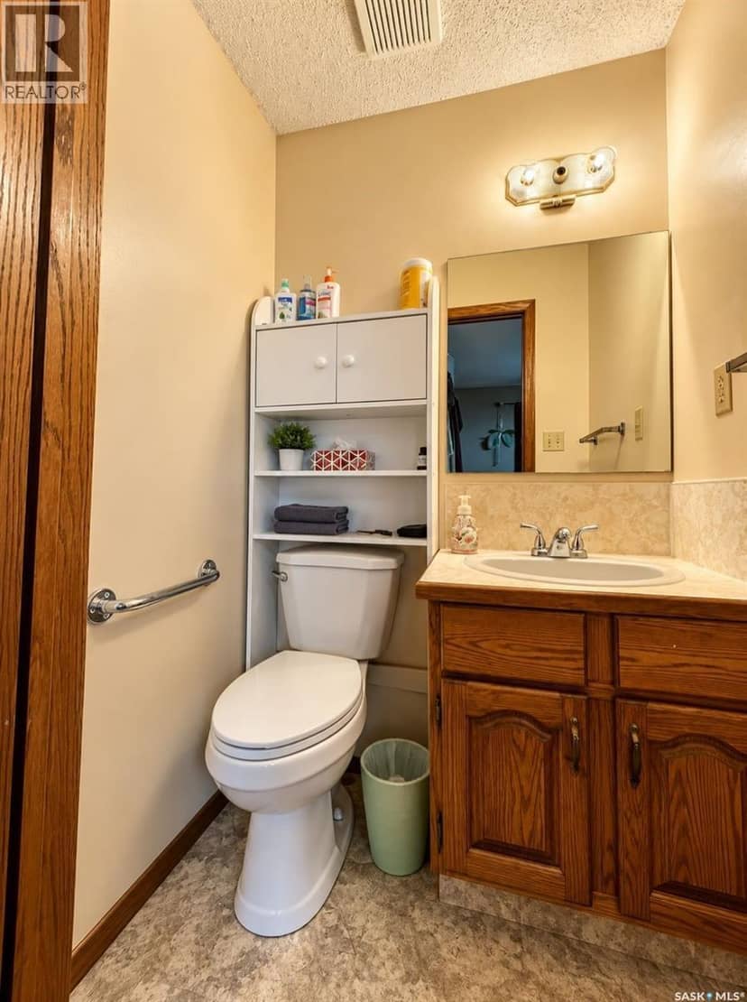 302 Cowie CRESCENT — photo 15 of 27