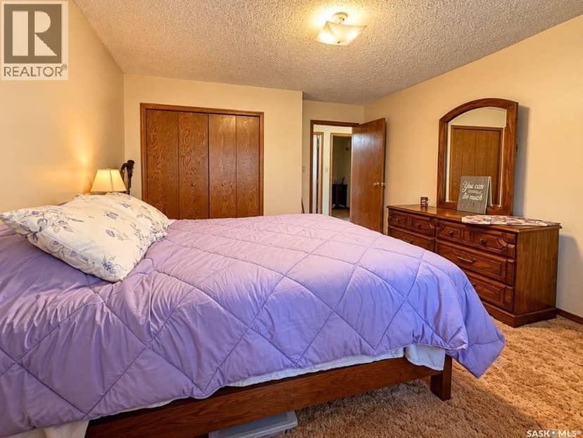 302 Cowie CRESCENT — photo 19 of 27