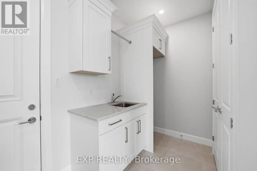 253 John Street — photo 19 of 40