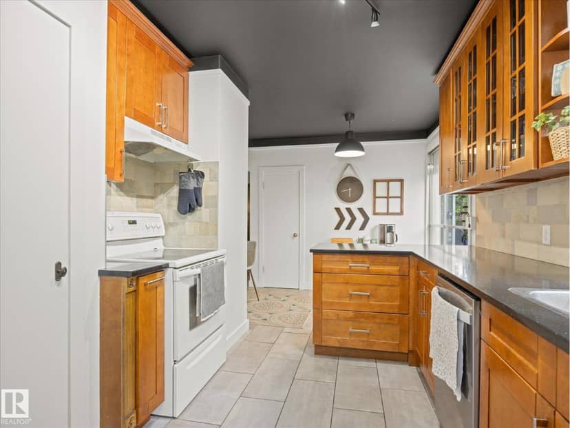 11949 St Albert Tr NW — photo 15 of 34