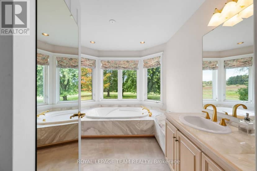 285 Pinhey Point Road — photo 19 of 40