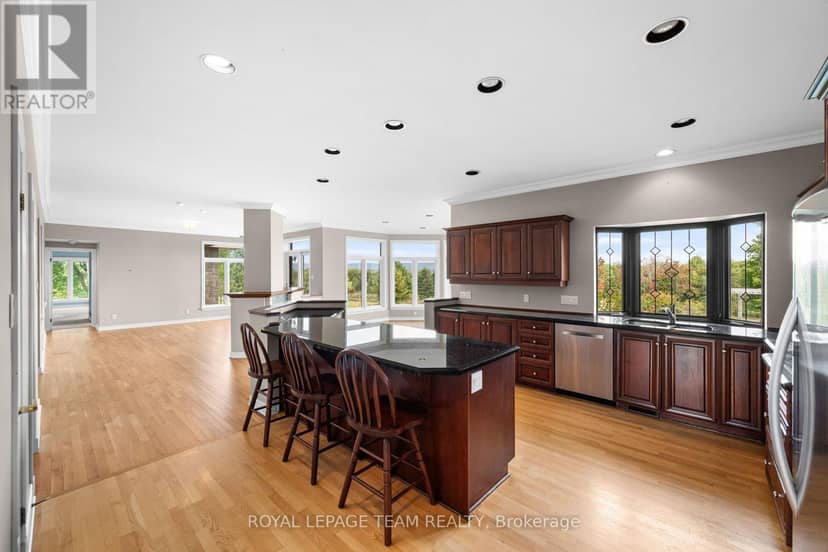 285 Pinhey Point Road — photo 31 of 40
