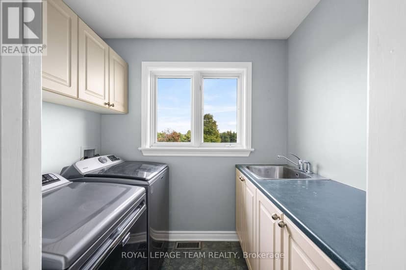 285 Pinhey Point Road — photo 39 of 40