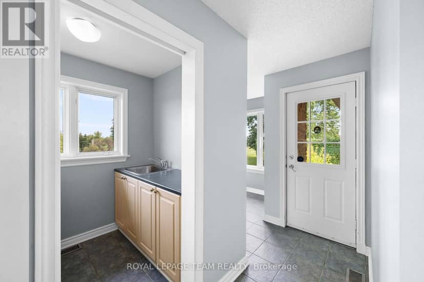 285 Pinhey Point Road — photo 40 of 40
