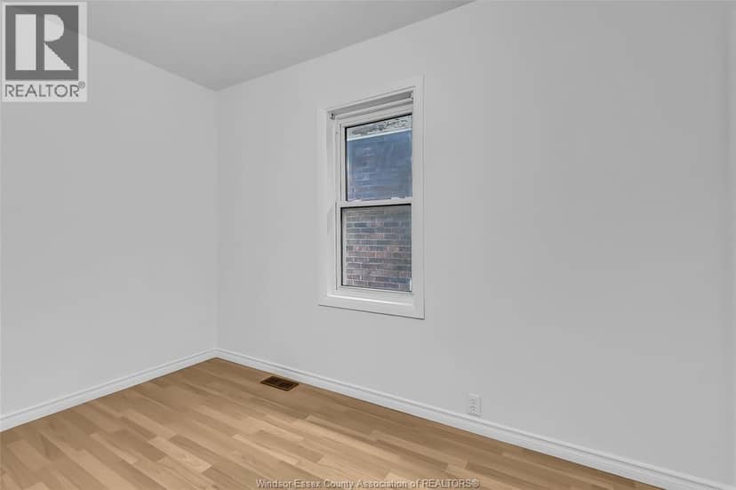1448 WYANDOTTE STREET West — photo 13 of 24