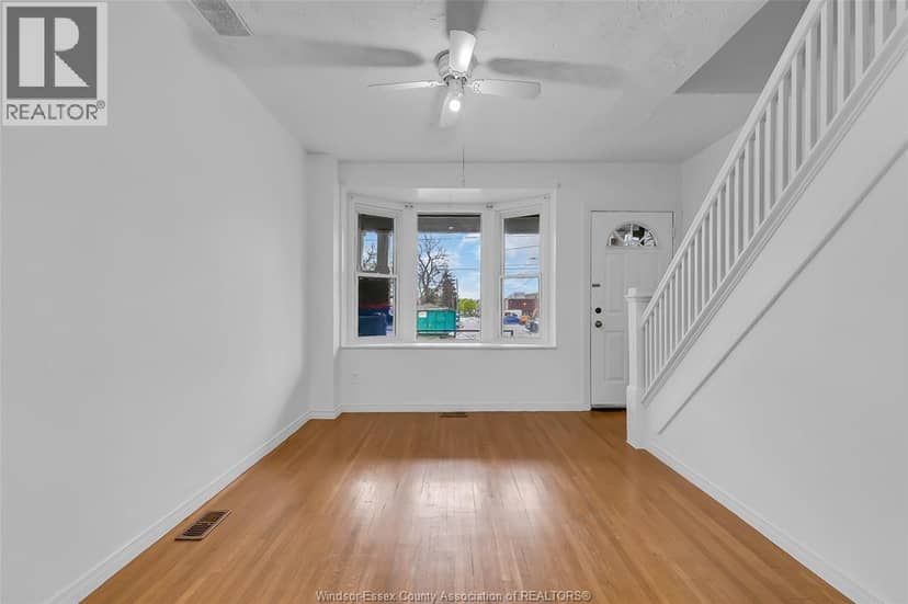 1448 WYANDOTTE STREET West — photo 7 of 24