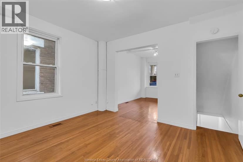 1448 WYANDOTTE STREET West — photo 9 of 24