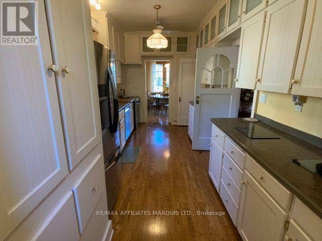 425 Second St. E Street E — photo 16 of 36