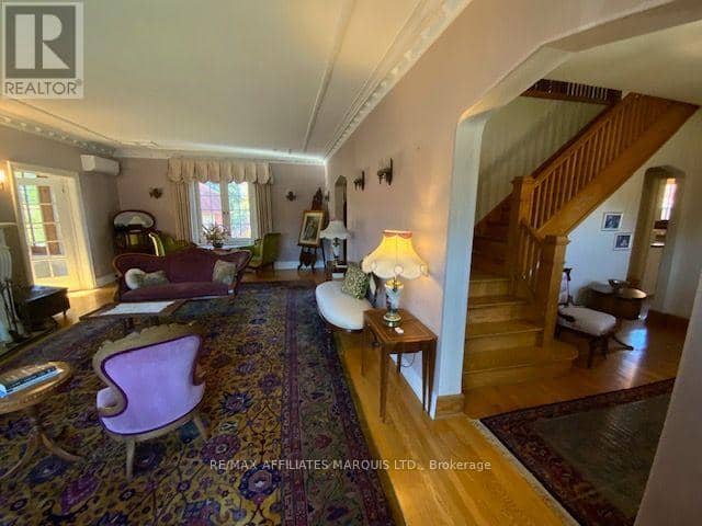 425 Second St. E Street E — photo 10 of 36