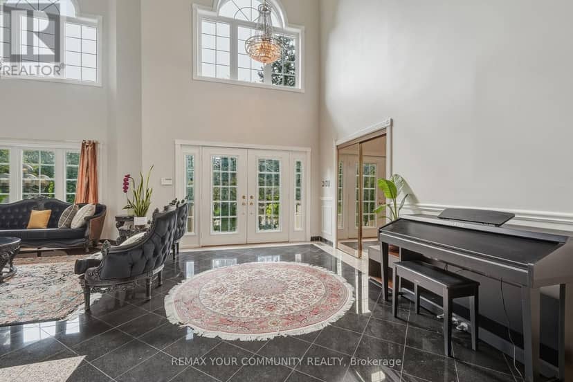 176 Old Surrey Lane, Richmond Hill, photo 4