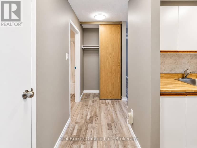 101 - 725 Deveron Crescent — photo 10 of 12
