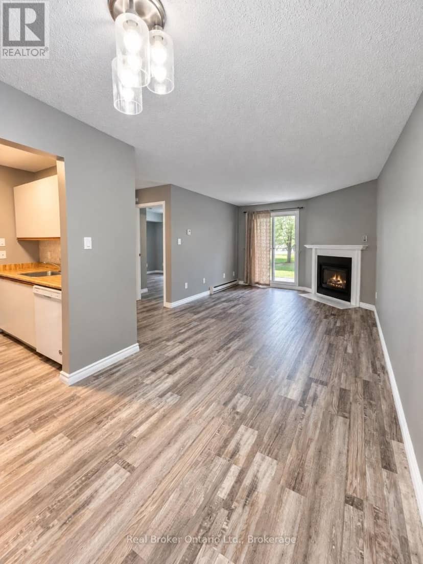 101 - 725 Deveron Crescent — photo 11 of 12