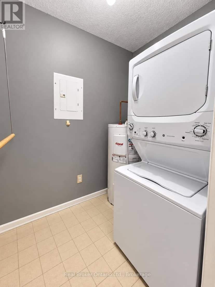 101 - 725 Deveron Crescent — photo 12 of 12