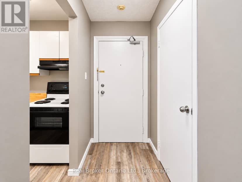 101 - 725 Deveron Crescent, London South, photo 2