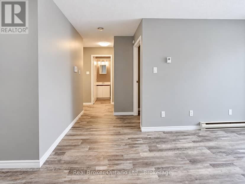 101 - 725 Deveron Crescent, London South, photo 5