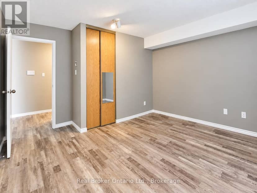101 - 725 Deveron Crescent, London South, photo 6