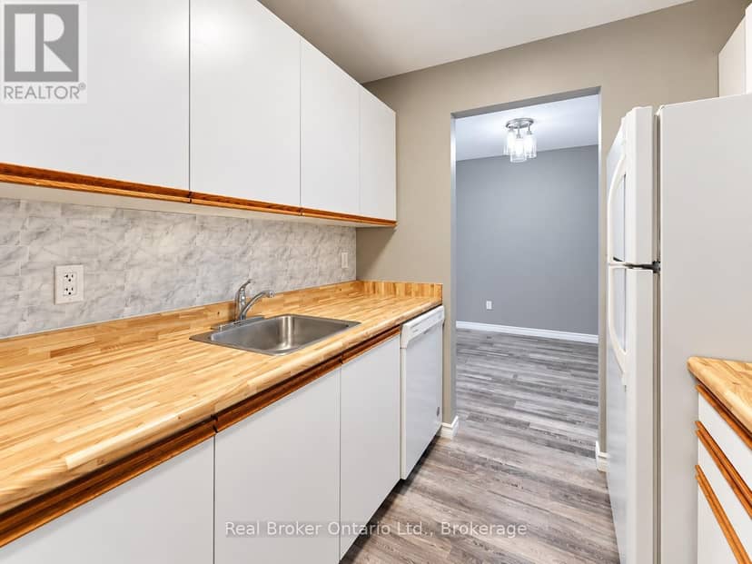 101 - 725 Deveron Crescent — photo 9 of 12