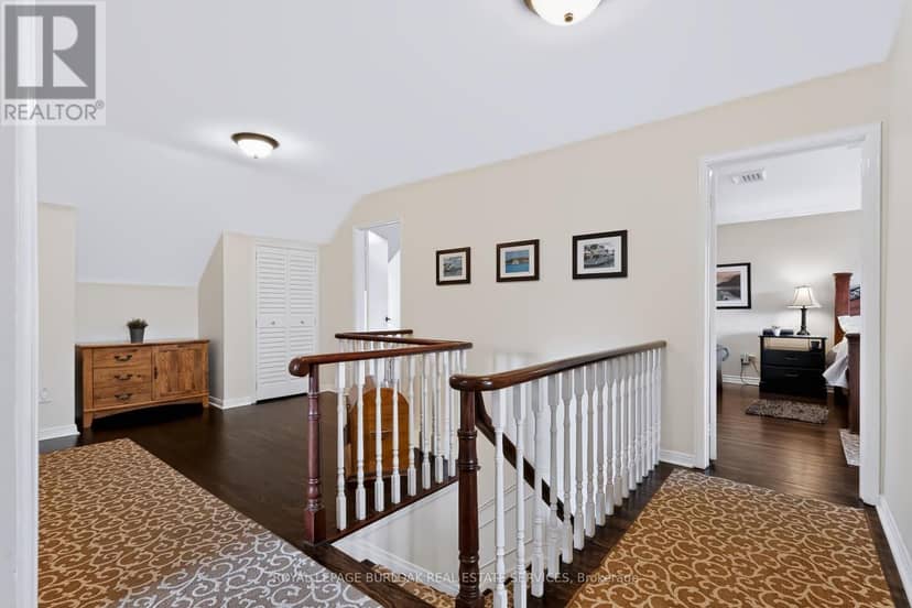 4248 Dunvegan Road — photo 17 of 40