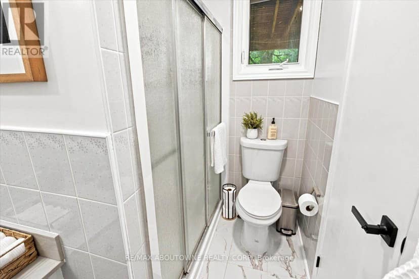 943 Mayfair Crescent — photo 18 of 40