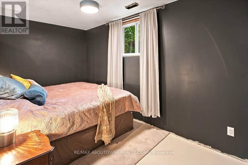 943 Mayfair Crescent — photo 29 of 40