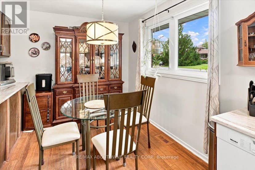 943 Mayfair Crescent — photo 6 of 40