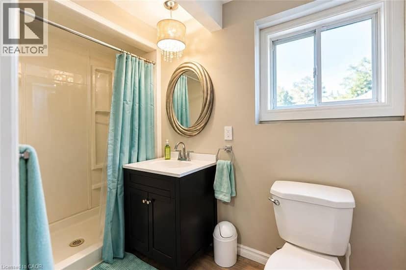 6 SANDRA Crescent — photo 22 of 31