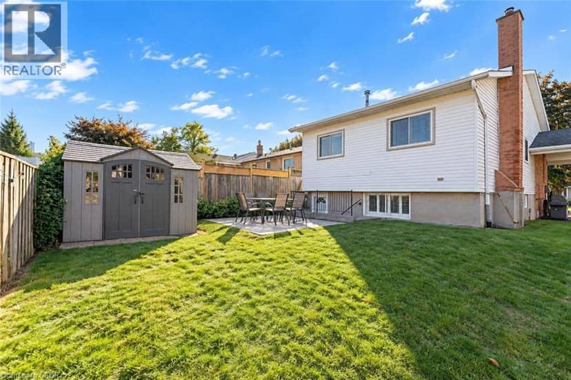 6 SANDRA Crescent — photo 25 of 31
