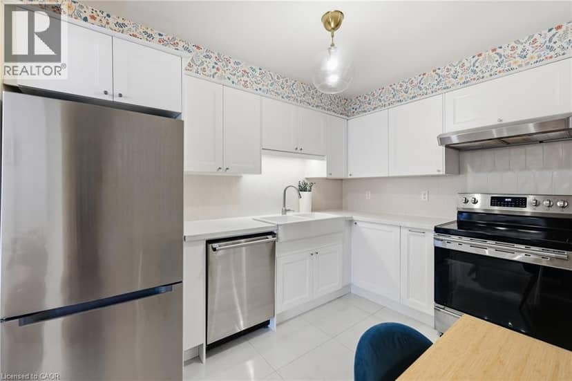 14 BRUCEDALE Avenue E Unit# 10 — photo 10 of 30