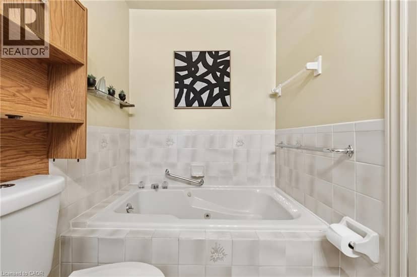 14 BRUCEDALE Avenue E Unit# 10 — photo 21 of 30