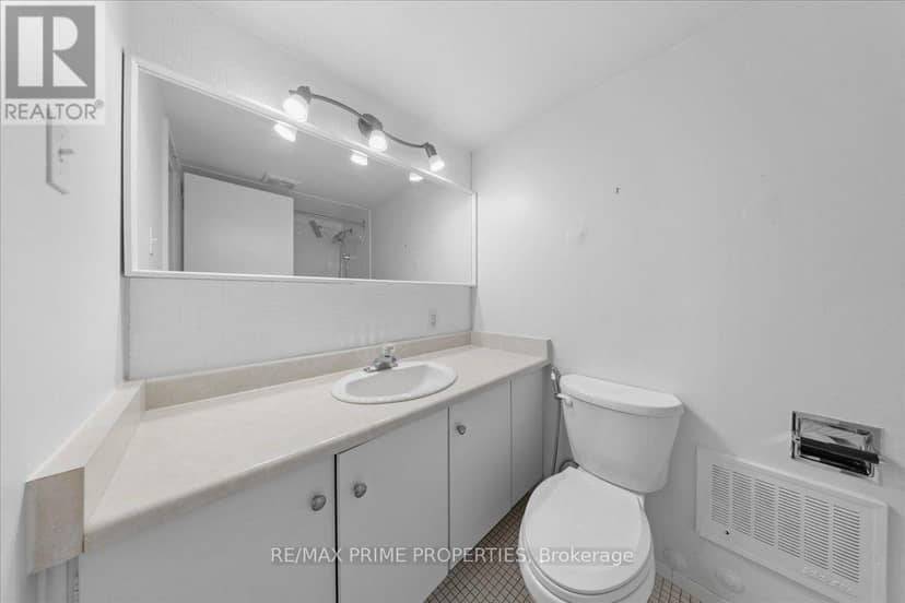 4 - 525 St. Laurent Boulevard — photo 19 of 40