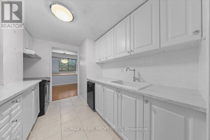 4 - 525 St. Laurent Boulevard — photo 9 of 40
