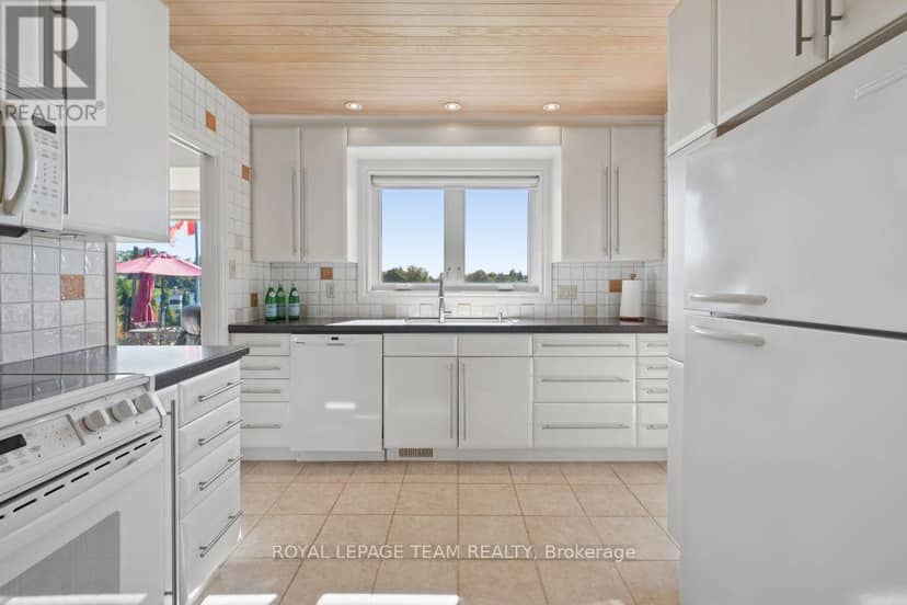5050 Mowatview Court — photo 16 of 40