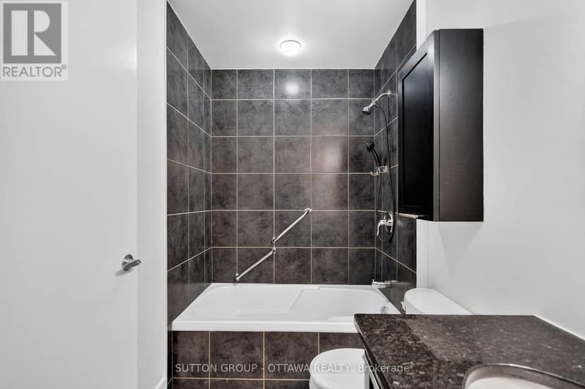 103 - 950 Marguerite Avenue — photo 19 of 23