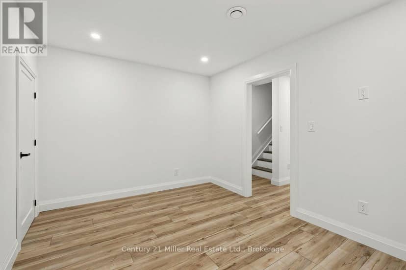 39 Victoria Street — photo 27 of 40