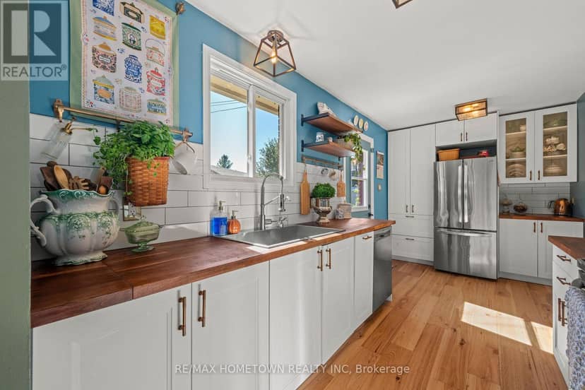 446 Joseph Street — photo 13 of 36