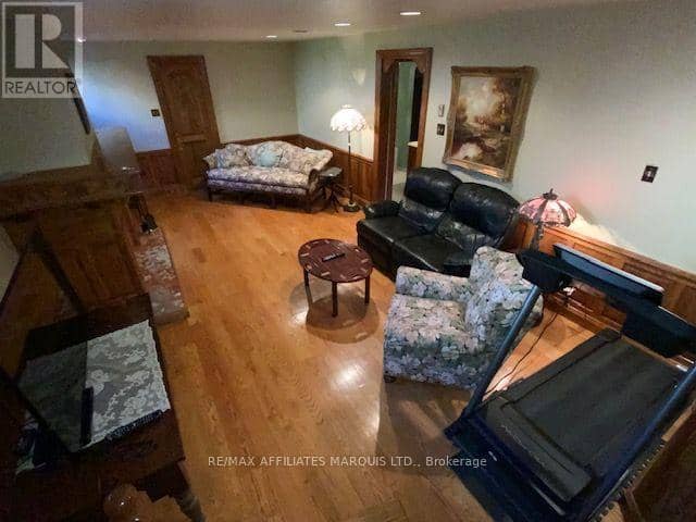 425 Second St. E Street E — photo 25 of 36
