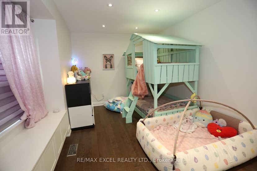 16 Aldenham Crescent — photo 16 of 37