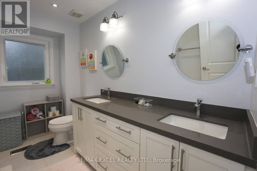 16 Aldenham Crescent — photo 19 of 37