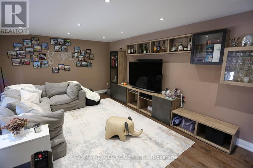 16 Aldenham Crescent, Toronto, photo 3