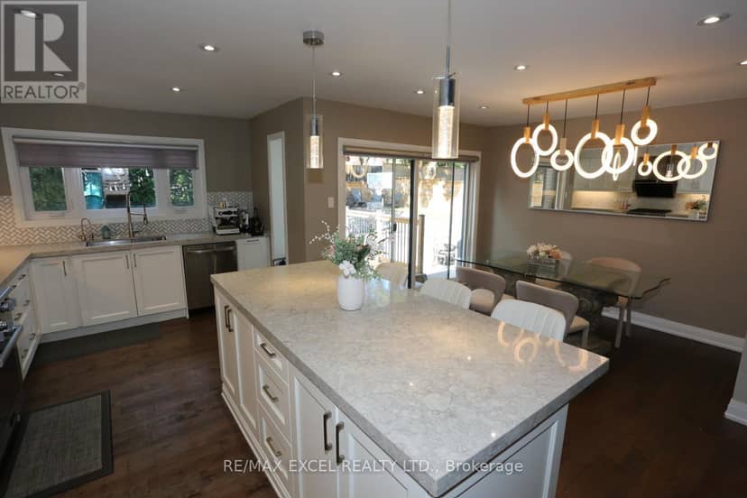 16 Aldenham Crescent — photo 9 of 37